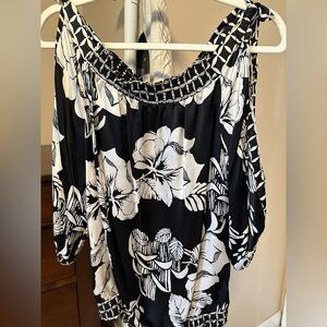 Black & white floral top with slit sleeves
